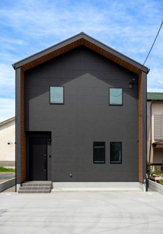 落ち着いた雰囲気の外観です