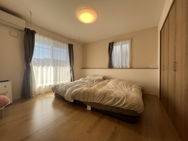 寝室：余裕のある寝室が暮らしをワンランクアップ！季節を問わず心地よい理想の寝室☆心と身体を解きほぐす癒しのプライベート空間