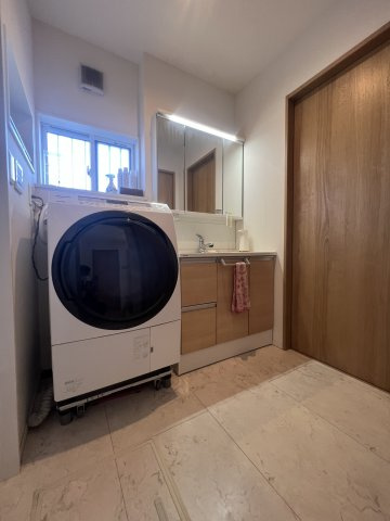 洗面脱衣所はゆったりとしたスペースで使いやすいです。