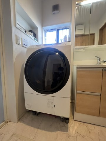 ランドリースペース：毎日の洗濯が心地よいルーチンになる便利な収納棚付きのランドリースペースは家事をする人の味方です♪