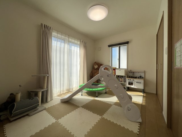 普段は扉を開放して、LDKと一体化した大空間として利用可能。