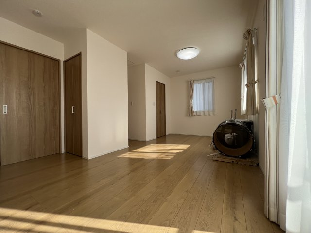 2面採光を確保した室内は、明るく風通しもよいの快適空間