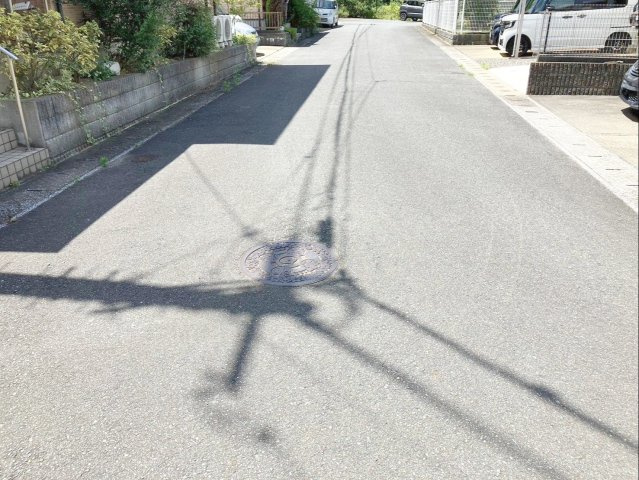 前面道路含む現地写真です