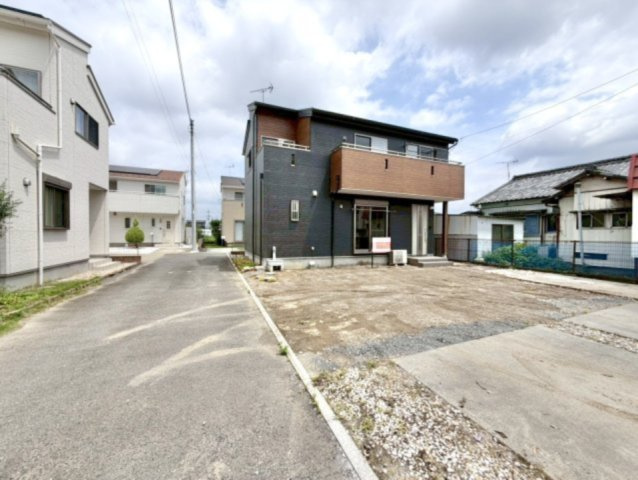 ■外観｜周囲の見渡しが良く、車の出入りの際も安全確認がしやすいため、小さなお子様がいるご家庭でも安心です♪