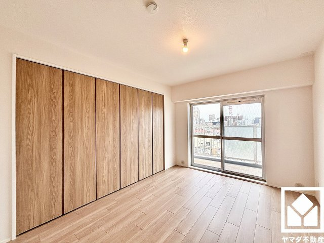 約7.6帖の洋室です。全居室7.6帖以上のゆとりある居住空間?で、広々お使いいただけます。
