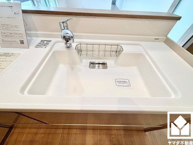 清潔感あふれるシンクで、毎日を気持ちよくスタート。浄水器付きなので、いつでも手軽にきれいなお水をご利用いただけます。