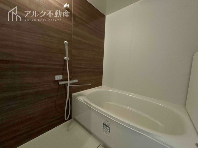 リフォーム済みのユニットバス。一日の疲れを癒す空間です。