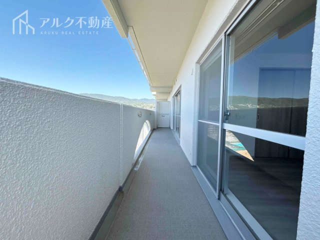 南西向きのバルコニーで陽当り良好です