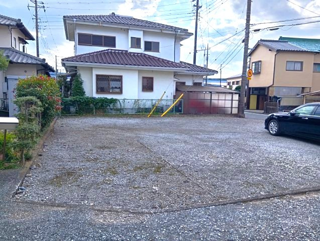 閑静な住宅地に位置しているので静かで落ち着いた雰囲気です。