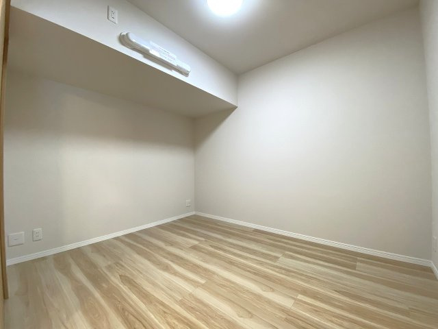 洋室5.1帖　（間取り図右真ん中）