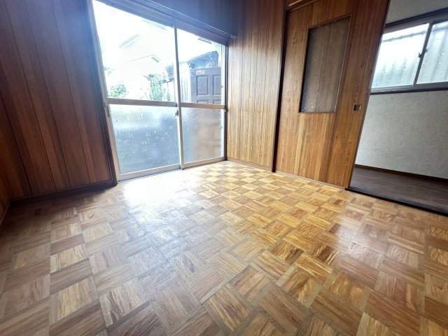 個人の部屋や寝室として使える洋室です
