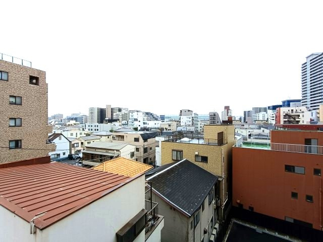 【眺望】　遮るものの少ない眺望です。家事やお仕事の合間に、外の空気を吸うのにぴったりです。