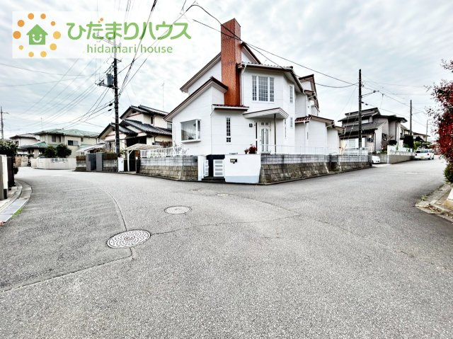 前面道路は車通り少ないので安心です☆彡