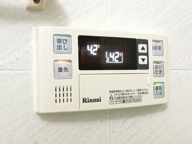 【おいだき機能】　追い焚き機能付きで、いつでも温かいお風呂を楽しめます。