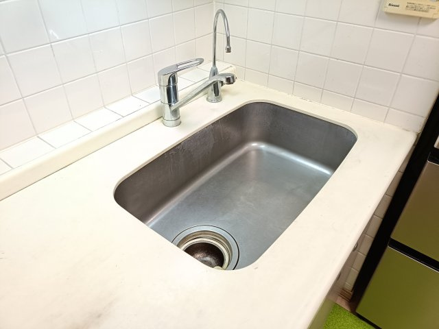 【シンク】　広々としたシンクで、洗い物や調理もスムーズに。