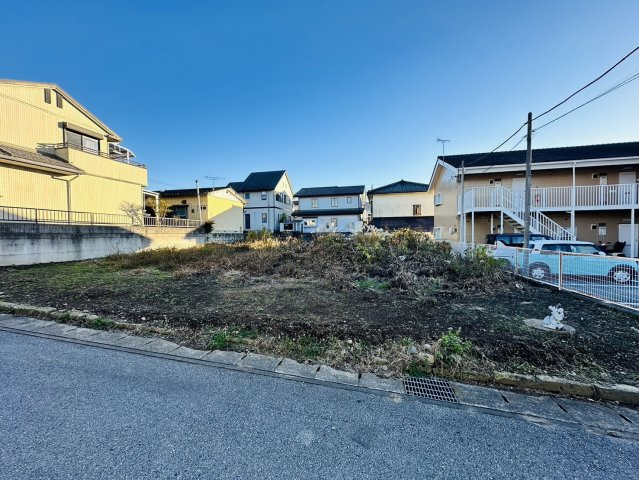 閑静な住宅地です。広いので、日当たりや風通しをしっかり確保できます！