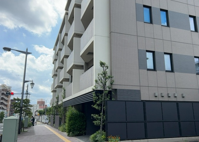 ＳＲＣ造は強度や耐震性の面でもRC造と比べて優れています。そのため、10階建以上の高層または超高層マンションなどの建築にも多く採用されています。柱や梁などのサイズが小さくても高い耐震性を確保できます。
