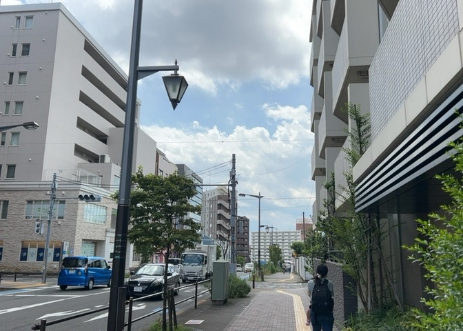 眺望を気にして物件を探す場合、前面に建物が建っていないか現地で確認しましょう！前面に建物があると景色はもちろん、日当たりや風通しにも影響が出てきます。住んだ時のことを想像しながら現地見学をしましょう。