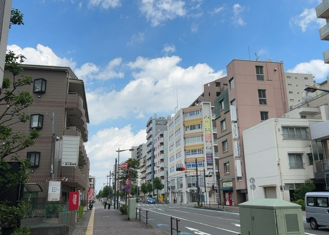 景色重視でお家選ぶをするとスーパーが遠い！学校が遠い！など生活をするうえで利便性で困ることもあります。まず一度現地を見学する際に、周辺の施設などがあるかを確認し、暮らし始めた後のことを想像しましょう。
