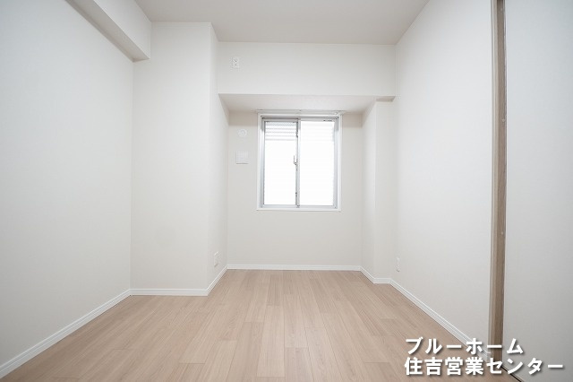 約6帖の洋室です！お部屋には収納や窓があります！