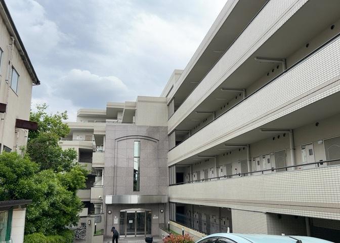 景色重視でお家選ぶをするとスーパーが遠い！学校が遠い！など生活をするうえで利便性で困ることもあります。まず一度現地を見学する際に、周辺の施設などがあるかを確認し、暮らし始めた後のことを想像しましょう。