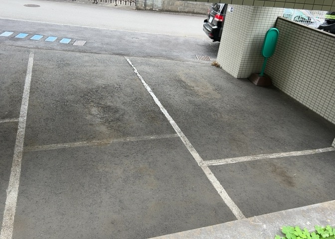 マンションの駐輪場は、事前に空きがあるか確認を取ると安心です。せっかく入居したのに駐輪スペースがない！なんてことになったら大変ですよね。そこで、内見時や購入前にはまず事前に確認しておくと良いでしょう。