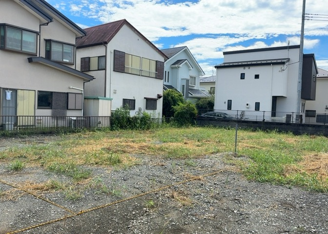 土地の形が極端に長細かったり、狭小地、あるいは道路との高低差がある傾斜地だった場合、後々売ろうとしても買い手がつかない場合もあります。後々、売却することになった時に価値の下がらない土地を選びましょう。