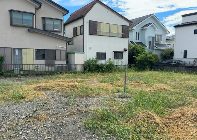 土地を買う際、住む地域の自治体や福祉の補助制度にも注目してみましょう。子供や老人の医療補助やゴミ出しのルールなど、自治体によってルールに大きな違いがあるため、暮らしやすい土地で判断するとよいでしょう。