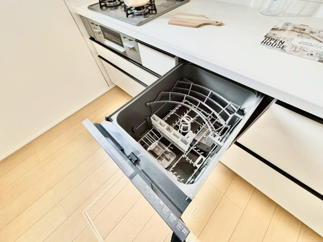 後片付けの時間をぐっと短縮できる食洗機つき。