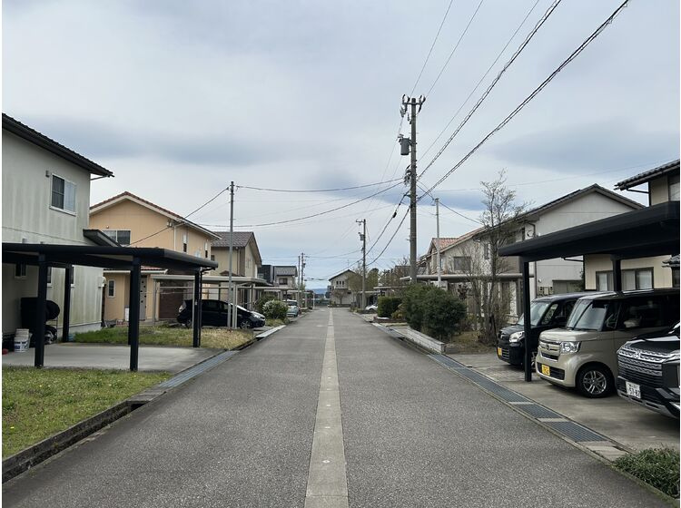前面道路（西向き）