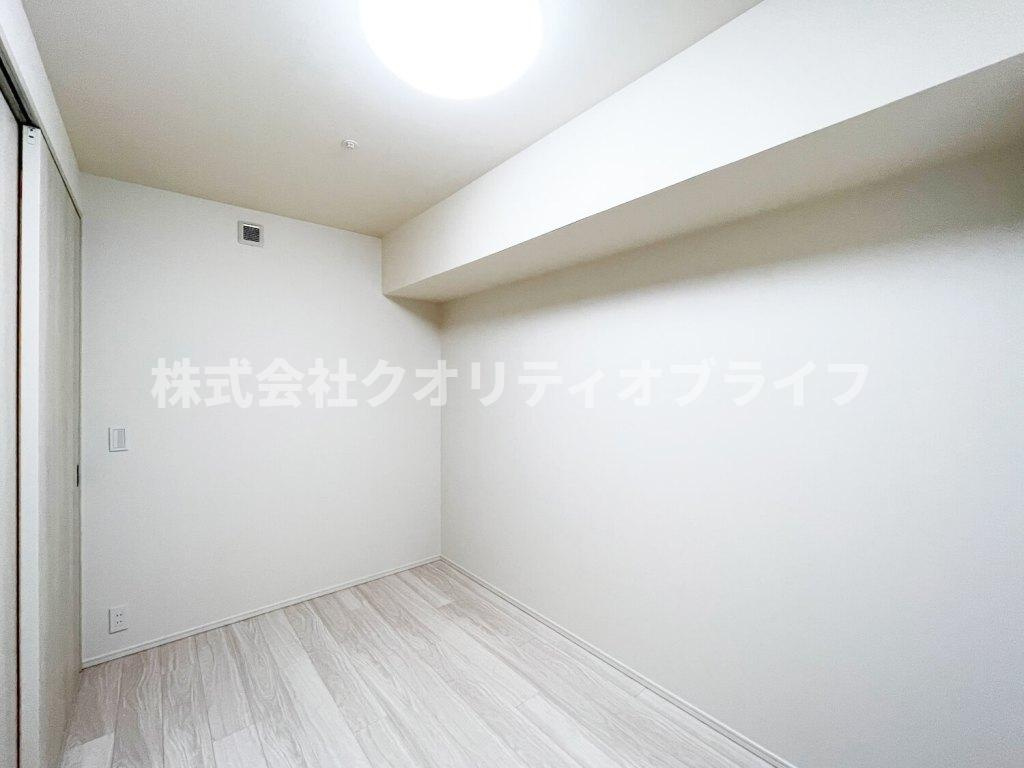 丁寧に使用されてきた、落ち着きのある現況の洋室。