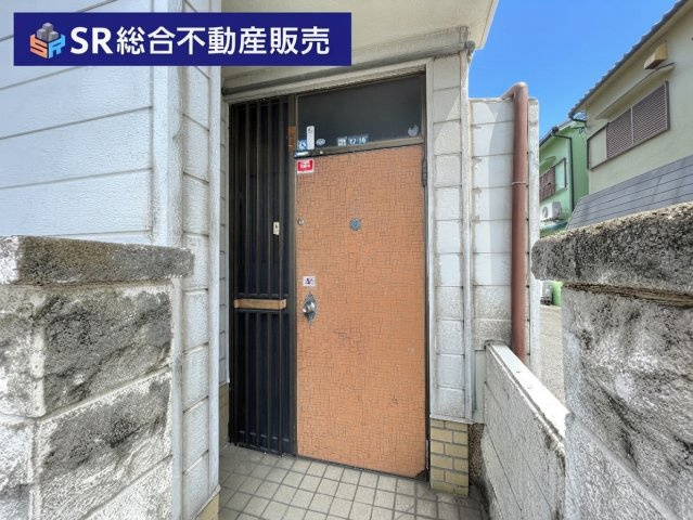玄関は2か所にあります。