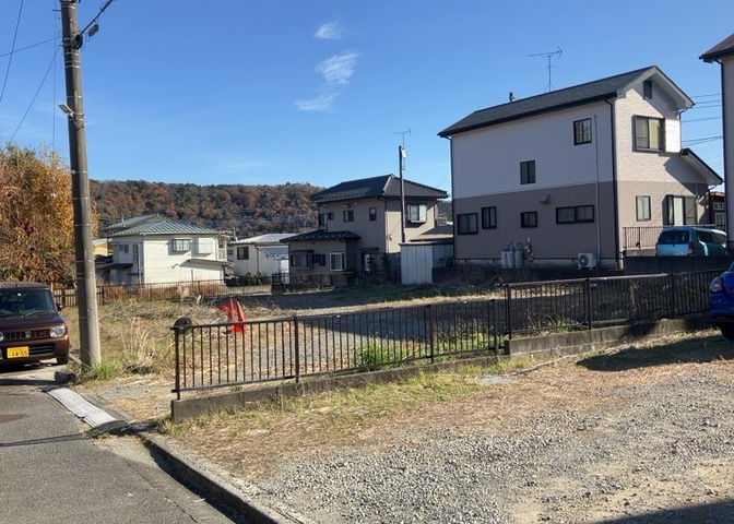 土地探しをしていると都市計画区域という言葉を目にすると思います。法律によって、都道府県知事や国土交通大臣が指定するエリアのことを指しており、都市計画区域は市街化区域と市街化調整区域に分けられています。