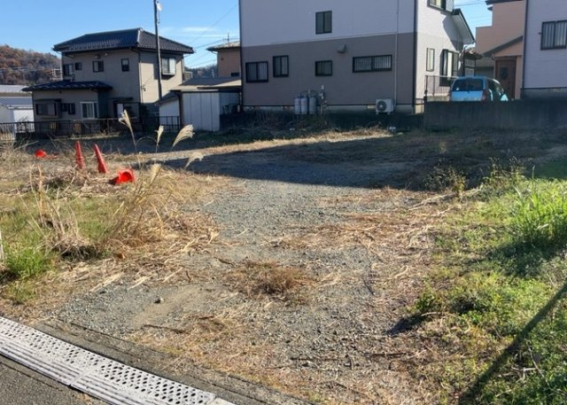 隣家の土地はどうなっているのか、生活利便施設が近くにあるのか、学校まで近いかなど、お客様のライフスタイルにあわせたイメージが重要です。また、近くにあると困る施設が近くにないかも確認するといいでしょう。