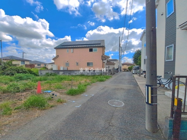 前面道路含む現地写真です