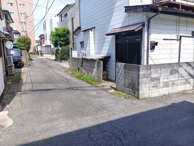 現地（2026年7月）撮影／角地ならではの明るさと風通しの良さが魅力です。
