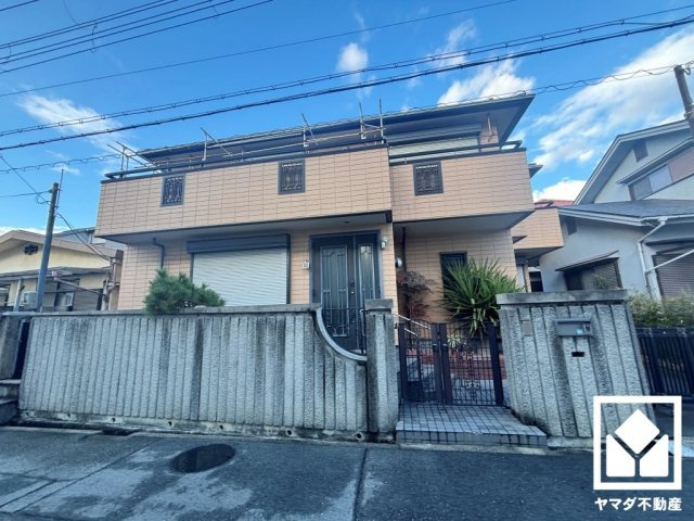 南側には和室から望める明るいお庭スペースがあり、家庭菜園なども楽しんでいただけます。