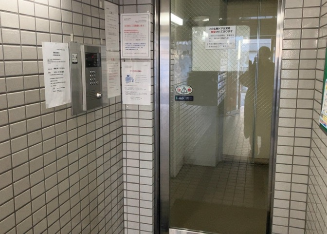 マンションのエントランスには、もともと風よけや防犯の役割がありますが、マンションによって宅配ボックスなどの設備が備わっている所もあります。日々の生活をイメージしながら生活しやすさをチェックしましょう。