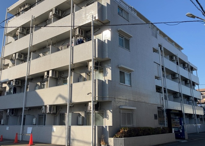 眺望の良さを楽しめるダイニングキッチンで家族団らんの時間を過ごしてはいかがでしょうか。バルコニーから見える景色を家族で眺める時間は、時間が経つのを忘れてしまいそうですね。是非、現地を見に行きましょう！