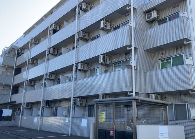 ＲＣ造、Reinforced　Concreteは直訳すると補強されたコンクリートです。主に柱や梁・床・壁が鉄筋とコンクリートで構成おり、鉄筋を組んだ型枠にコンクリートを流し込んで固めたものを指します。
