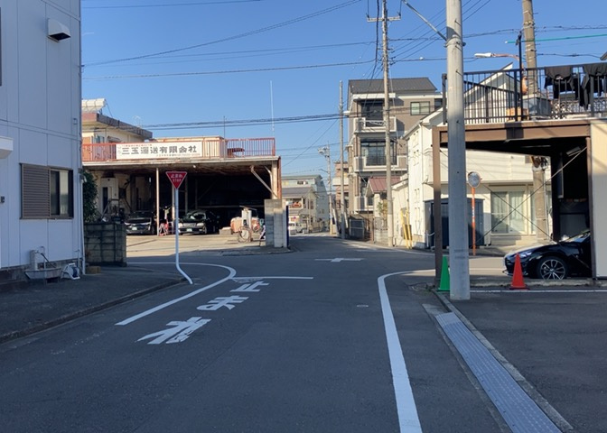 眺望の良さを楽しめるダイニングキッチンで家族団らんの時間を過ごしてはいかがでしょうか。バルコニーから見える景色を家族で眺める時間は、時間が経つのを忘れてしまいそうですね。是非、現地を見に行きましょう！