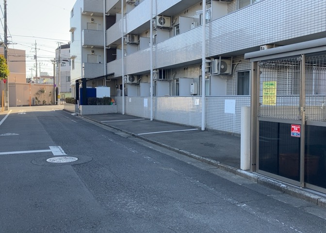 マンションの駐輪場は、事前に空きがあるか確認を取ると安心です。せっかく入居したのに駐輪スペースがない！なんてことになったら大変ですよね。そこで、内見時や購入前にはまず事前に確認しておくと良いでしょう。