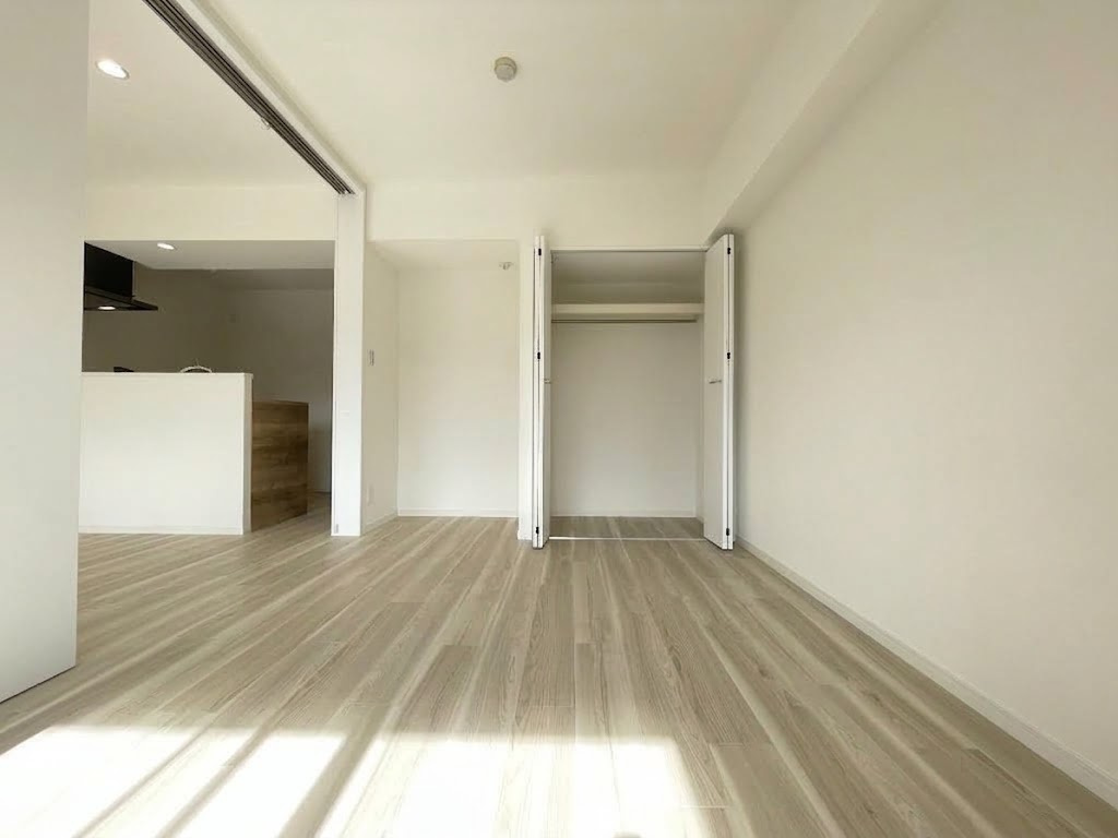 LD横の洋室は、扉を開けて解放感ある空間に。　