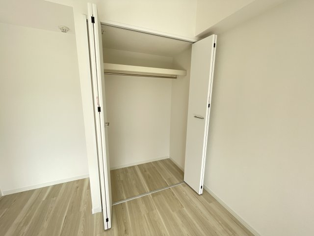 大容量のクローゼットは、衣装持ちの方でも安心。　