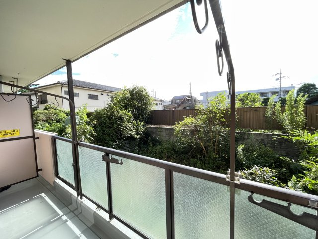 南西向きで陽当たり良好のバルコニーです。