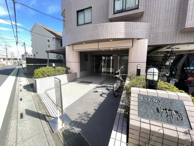 マンションの顔でもある、高級感漂うエントランス。　