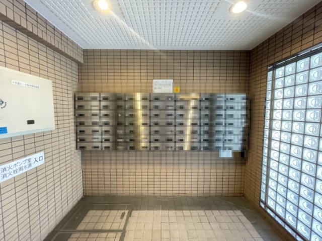 ダイヤル付きのポストでセキュリティ面も安心です。　