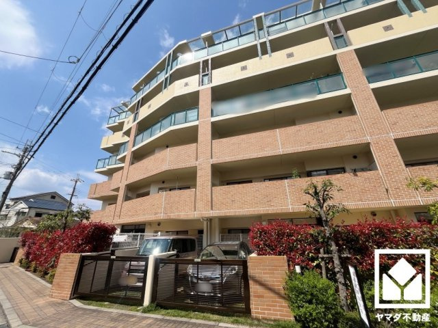すべり台やブランコなどの遊具が設置された「富松公園」まで徒歩3分、球技のできるフェンス付きのグラウンドなども備えた「椀田公園」まで徒歩8分など徒歩圏内に複数の公園があり、子育て世帯の方にもお勧めです。