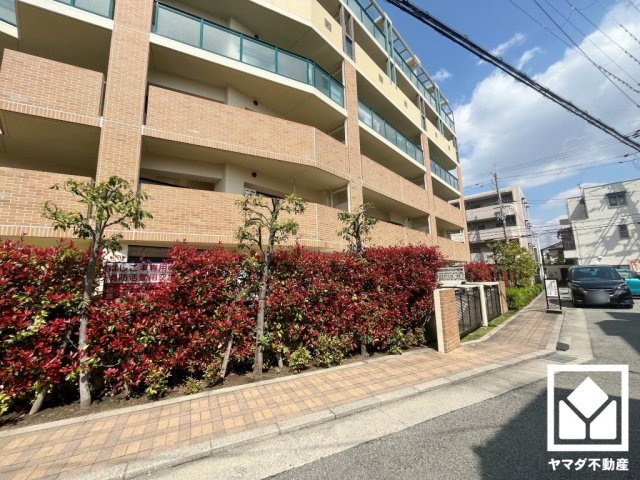 震度6強から7程度の大地震でも倒壊しない設計が義務付けられた新耐震基準適合マンションで、安心してお住まいいただけます。