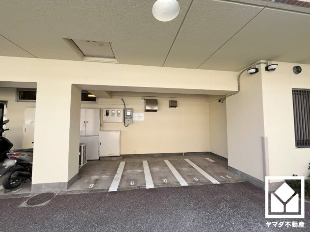 安心・安全な暮らしをサポートするオートロックシステムを完備。TVモニター付きインターホン対応です。